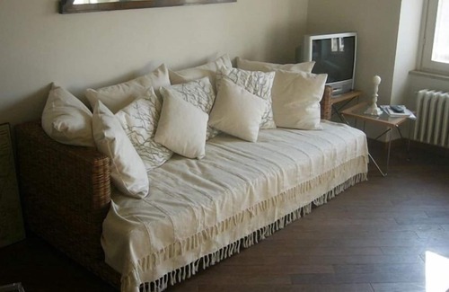 Bolgheri Apartment | Casa Margherita: Charme Apartment in Bolgheri Castle