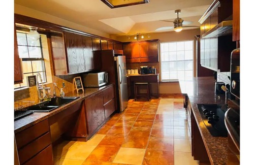 Edinburg House | Casa Mariposas