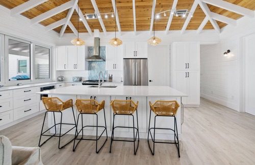 Jimmy Hill House | Casa Mary : The Ultimate Luxury Beachfront Home in the Exumas