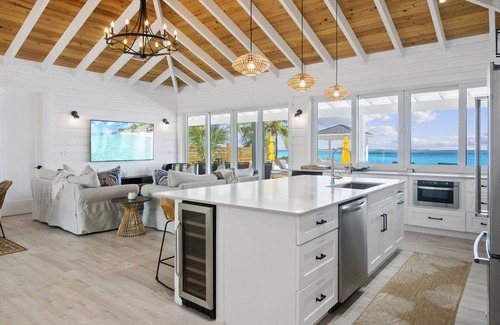 Jimmy Hill House | Casa Mary : The Ultimate Luxury Beachfront Home in the Exumas