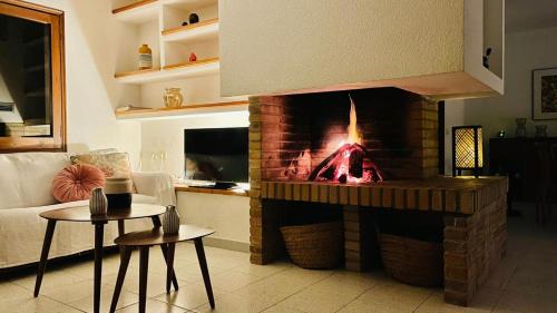 El Roc de Sant Gaieta Villa | Casa mediterránea con gran jardín y piscina a 500 m de la playa