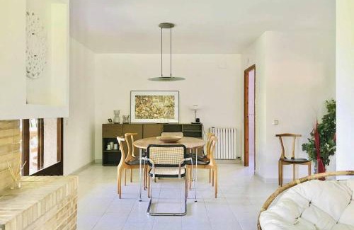 El Roc de Sant Gaieta Villa | Casa mediterránea con gran jardín y piscina a 500 m de la playa