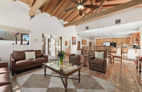 The Mesa House | Casa Mesa! New Listing! 3 bed/3 bath! Pool! Spa! Fireplace! Close to Downtown PS