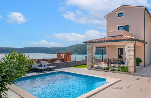 Trget Villa | Casa Mia near the sea with a stunning view