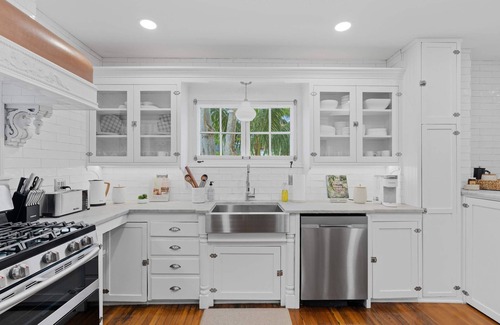 Sunshine Park House | Casa Michaeline - Escape to a Glamorous Spanish Pool Oasis