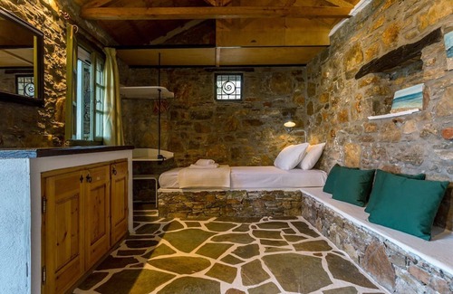 Alonnisos Old Town Ski Chalet | Casa Milos - Villa I - Floating Over The Aegean