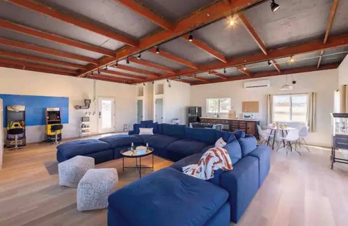 Joshua Tree Villa | Casa Mira Joshua Tree - Spa & Outdoor Dining.
