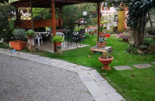 La Strada-Santa Cristina Bed & Breakfast | Casa Mirella