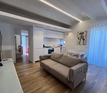 Pineta Apartment | CASA MIRO' vicinissima al mare e parcheggio privato gratuito se disponibile