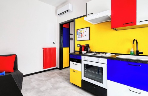 Crescenzago Apartment | Casa Mondrian; AC and fast Wi-Fi