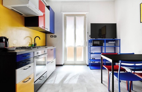 Crescenzago Apartment | Casa Mondrian; AC and fast Wi-Fi