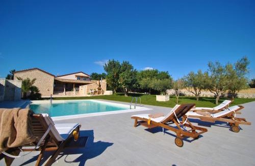 Casale Zappulla Villa | Casa Natia - IsulaTravel