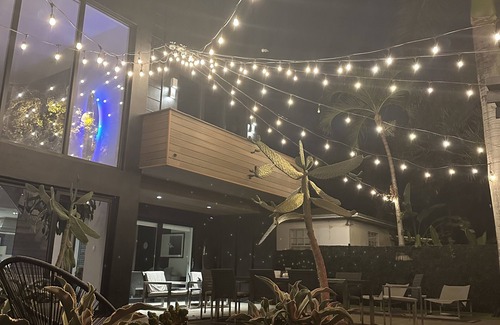 Northeast Miami House | Casa Negra, an oasis within Miami. Art, design, spa retreat. Superhost on ABNB