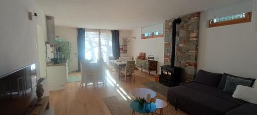 Gemonio Apartment | Casa Noa, appartamento con giardino privato