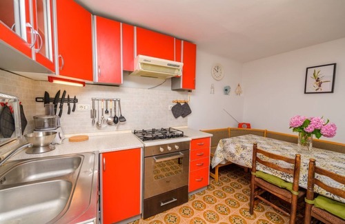 Ustrine Cabin | Casa Nori kuća u selu Ustrine na otoku Cresu s prekrasnim pogledom na more.