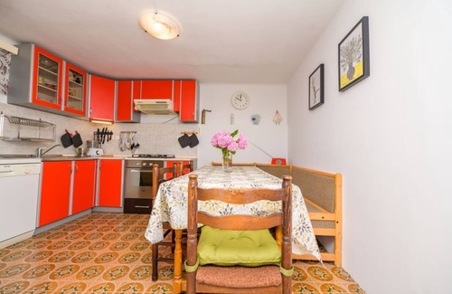 Ustrine Cabin | Casa Nori kuća u selu Ustrine na otoku Cresu s prekrasnim pogledom na more.