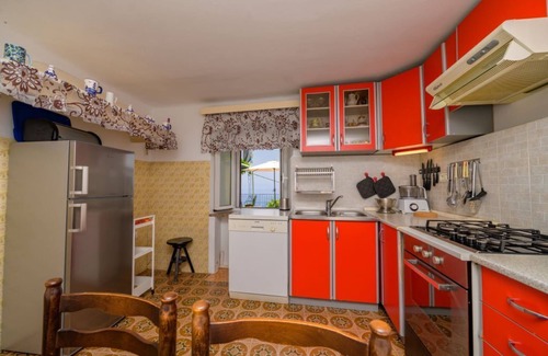 Ustrine Cabin | Casa Nori kuća u selu Ustrine na otoku Cresu s prekrasnim pogledom na more.