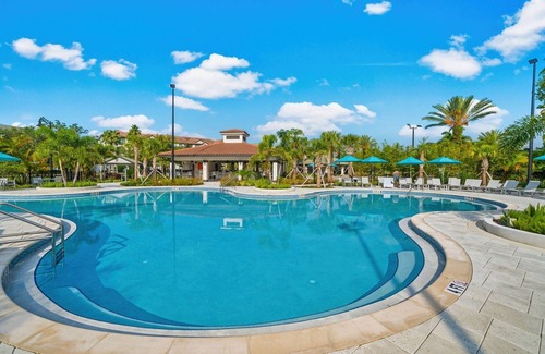 Florida Central Atlantic Coast House | Casa Nova Deluxe Townhome by RedAwning