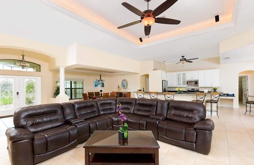 Cape Coral Villa | Casa Nueva Waterfront w/Heated Pool/Spa + Tiki