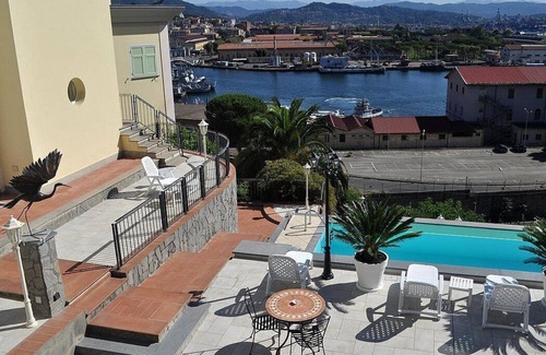 La Spezia House | Casa Nuria C: A modern and graceful studio apartment which faces the sun and the sea, with Free WI-FI.