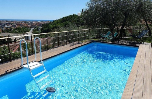 Chiavari House | Casa Oleandro B: An elegant and welcoming apartment, with Free WI-FI.