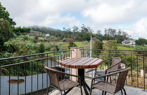 Santana House | Casa Os Manos - Mountain Lodge Hotel /w Luxury Interior