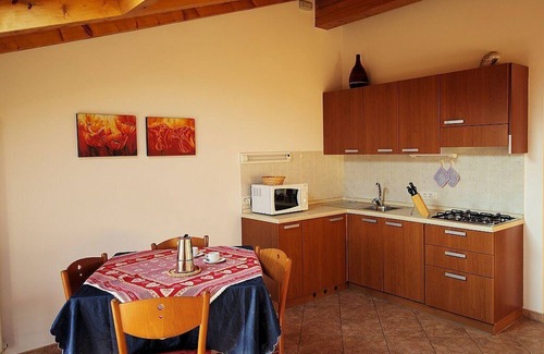 Azzano House | Casa Panorama Otto: A bright and cheerful apartment situated at a short distance from the shores of Lake Como, with Free WI-FI.