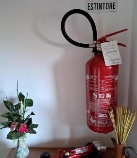 Arcore Apartment | CASA PAOLA - Stazione 400 Mt - free Wifi