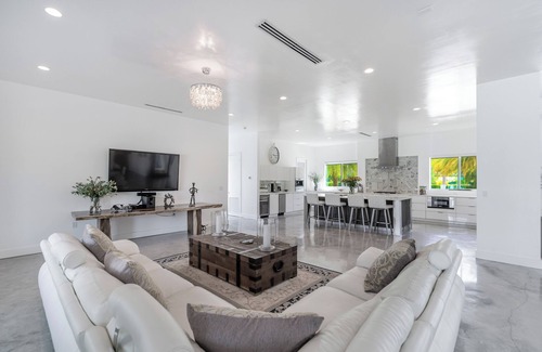 Princeton Bed & Breakfast | Casa Paradiso - Beautiful 1.5 Acre Modern Paradise