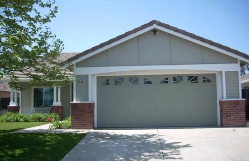 Elk Grove House | Casa Pelligrini, The Perfect Home Away From Home!
