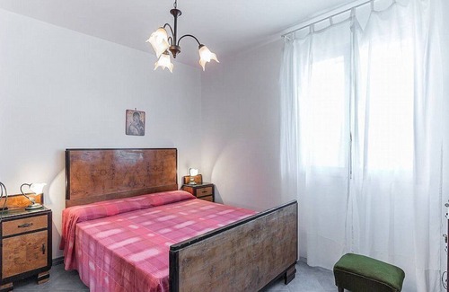 Punta Secca House | Casa Pistacchio B: A welcoming apartment situated at a few steps from a sandy beach, with Free WI-FI.