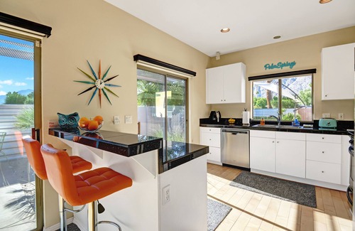 Warm Sands House | Casa Primrose - Central Location, Spectacular Mountain Views, Close to Downtown