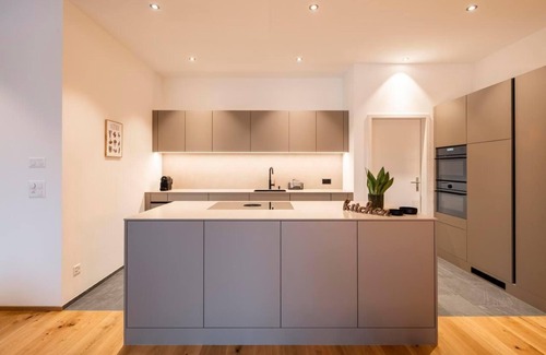 Laax Apartment | "Casa Riva" holiday flat with mountain and lake views