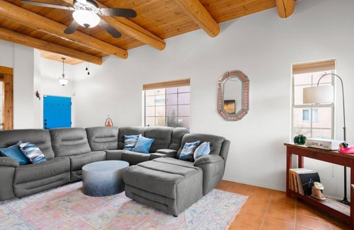 Las Cruces House | Casa Roadrunner is pet friendly & offers a beautiful valley view of Las Cruces.