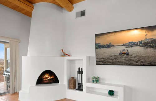 Las Cruces House | Casa Roadrunner is pet friendly & offers a beautiful valley view of Las Cruces.
