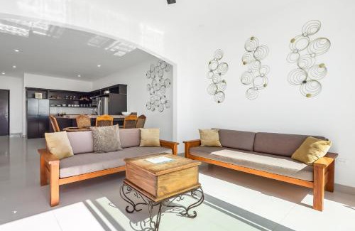 La Paloma House | Casa Roble 24 - Playa Arcangel