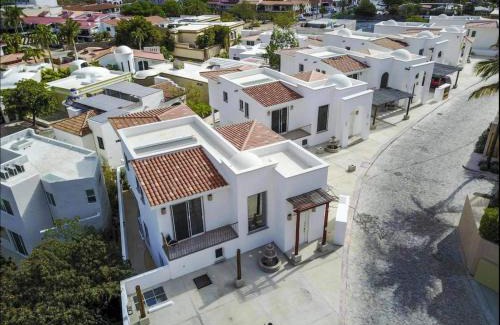 Pedregal House | Casa Robyn