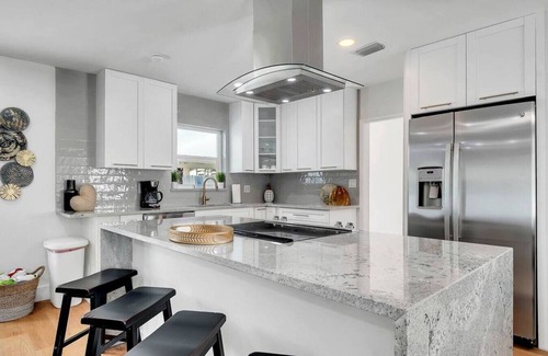 Harbor Village House | Casa Rosa 3 Bed 2 Bath w/Pool& BBQ 5 Min to Beach