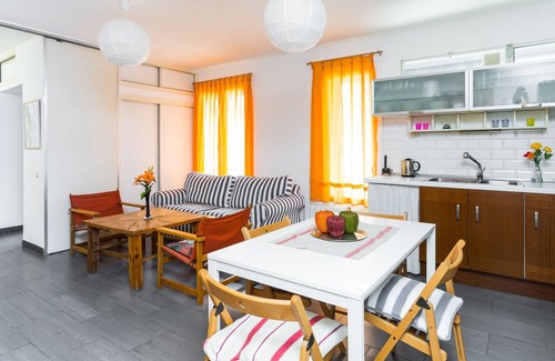 El Baix Guinardo Apartment | Casa Rosalia Loft very quiet 4 PAX near Hospital Sant Pau - FREE WIFI