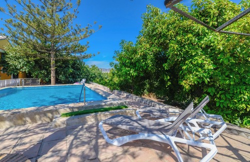 Alhaurin de la Torre Villa | Casa Rural Andaluza, Rodeada de Vegetación, Piscina. Ideal Vacaciones en Familia