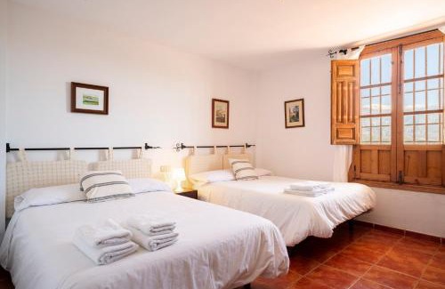 Padul Villa | Casa rural Buenos Días con piscina, barbaco y chimenea