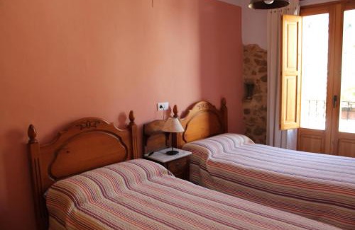 Benissili House | Casa Rural Ca Ferminet & Cabañas de montaña La Garriga