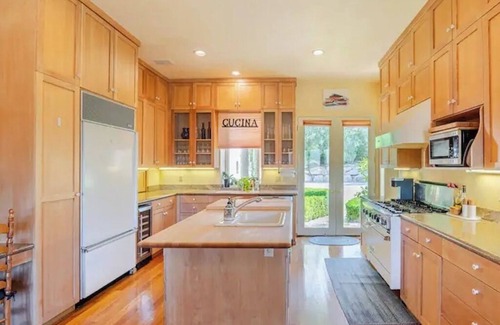 Yountville House | Casa San Savino - Majestic Vineyard Views - Sleeps 8+!