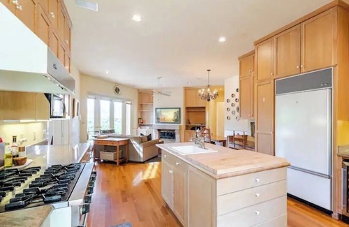 Yountville House | Casa San Savino - Majestic Vineyard Views - Sleeps 8+!