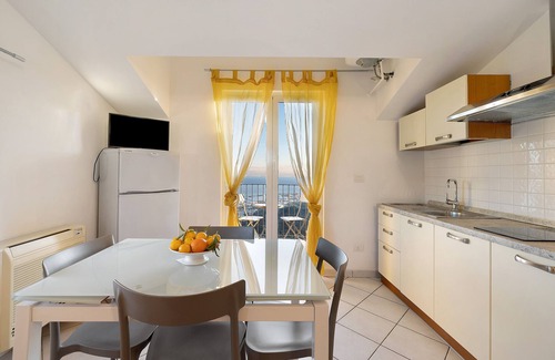 Ranzi Apartment | "Casa Santi Appartamento Limone" with Sea View, Pool, Balcony & Wi-Fi
