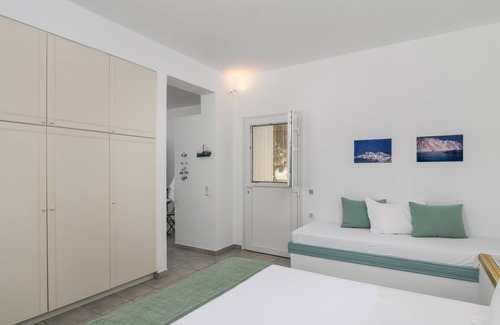 Zefiria Apartment | Casa Scirocco Milos, an oasis of peace a stone's throw from the beaches!