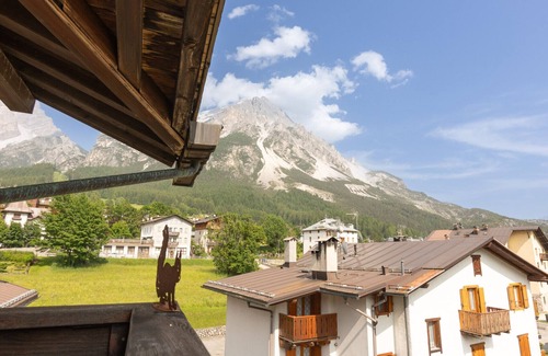San Vito di Cadore Apartment | Casa Scoiattolo, with panoramic balcony