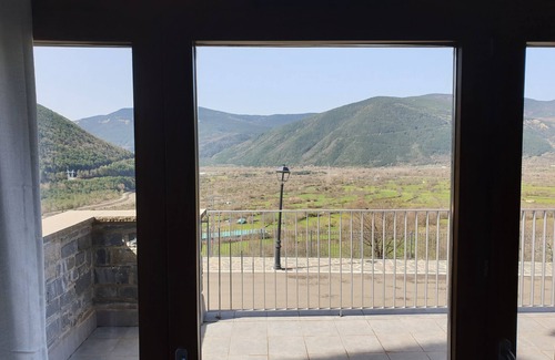 Gavin House | Casa Sonxu - The Pyrenees at your feet