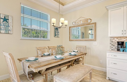 Siesta Key House | Casa Stolida | Pet Friendly 🐶 Ping Pong Table, Private Heated Pool, Steps to Beach!