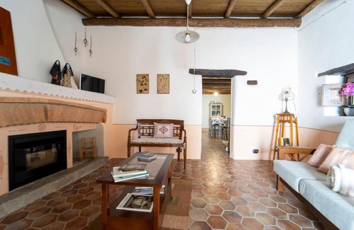 Austis House | Casa storica Austis, Sardegna